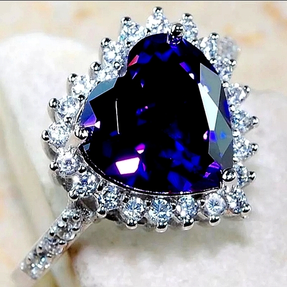 💖*NWOT* Love Heart Crystal Ring Purple Rhinestone Bezel Setting - Picture 2 of 2
